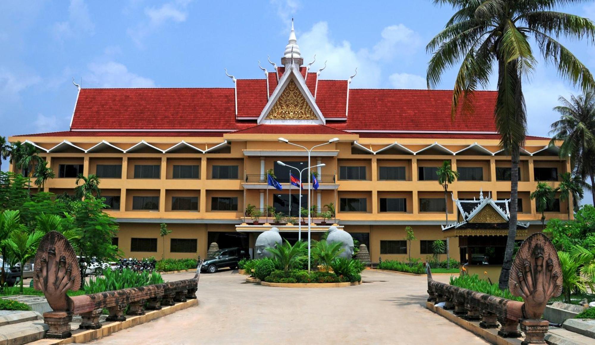 Angkor Hotel Siem Reap Exterior foto