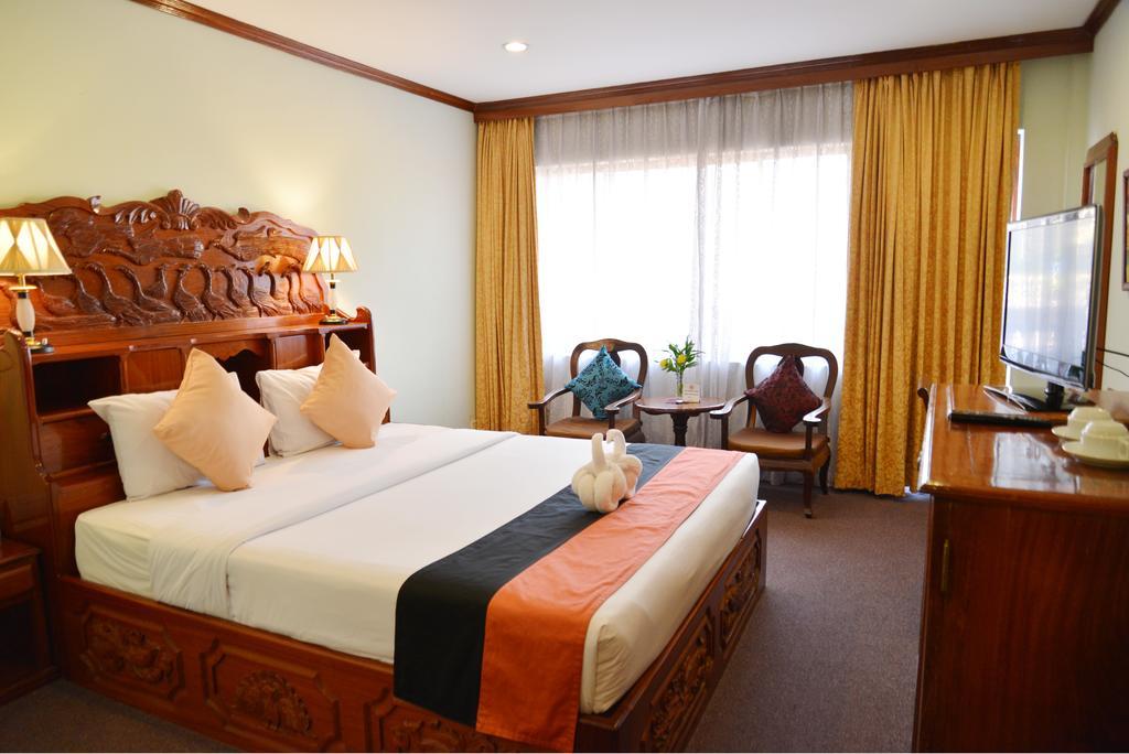 Angkor Hotel Siem Reap Exterior foto